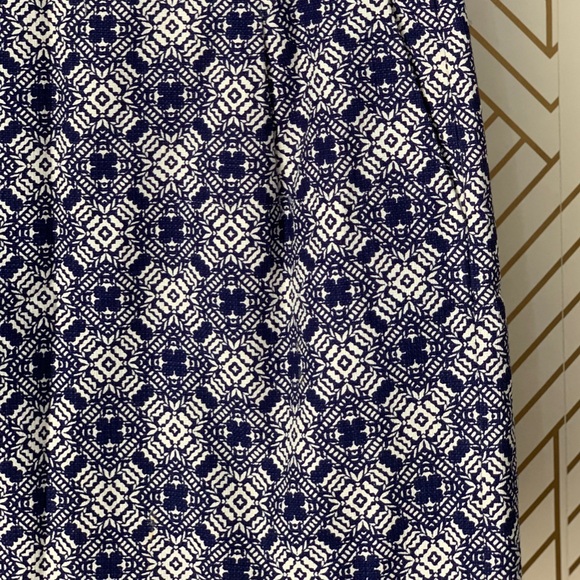 J. Crew printed basket weave mini skirt blue & white
Size 8 - Picture 6 of 11